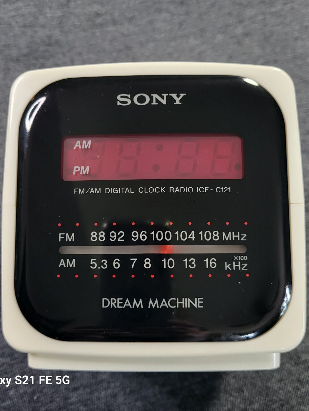 Sony Dream Machine White and Black Digital Clock Radio from 1990's